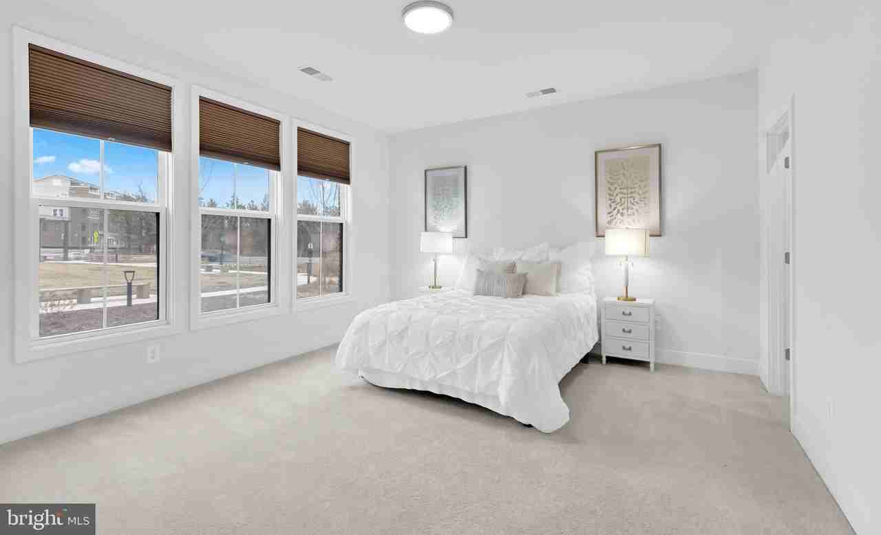 13725 Aviation Pl - Photo 5 of 50