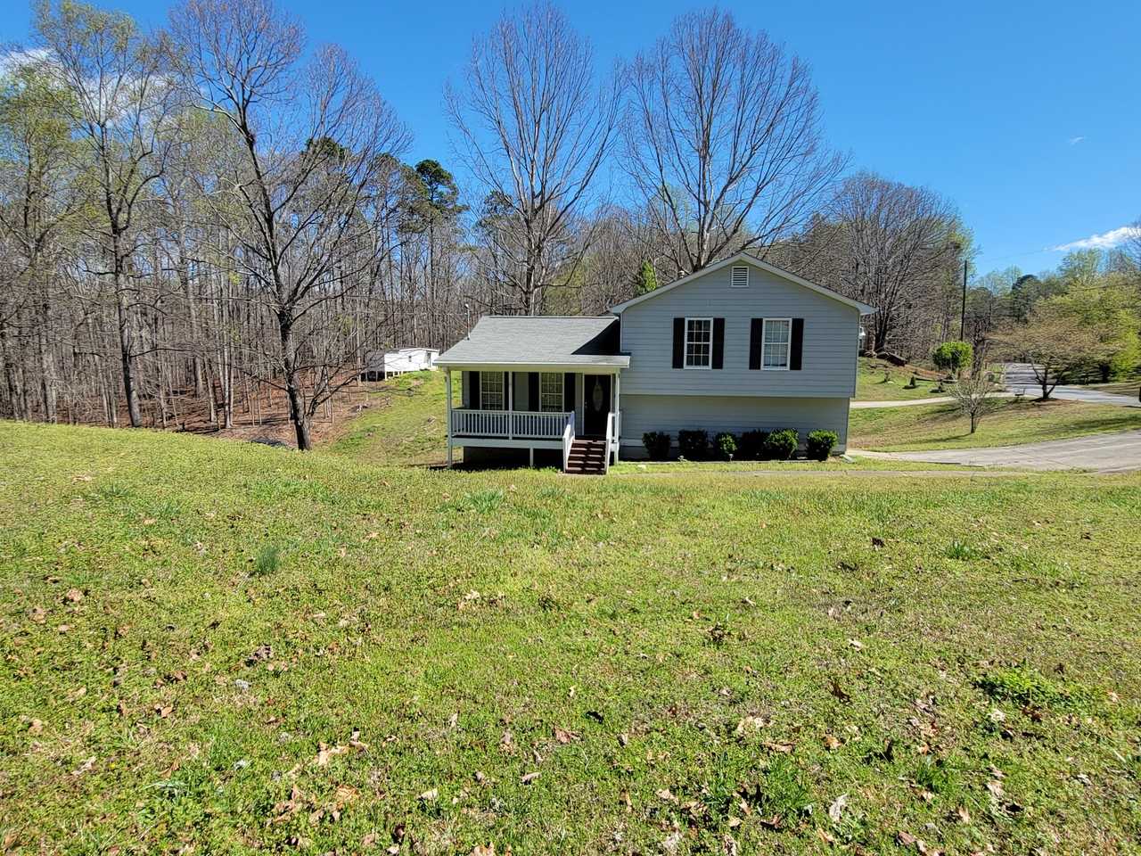 121 Brooke Dr - Photo 2 of 11