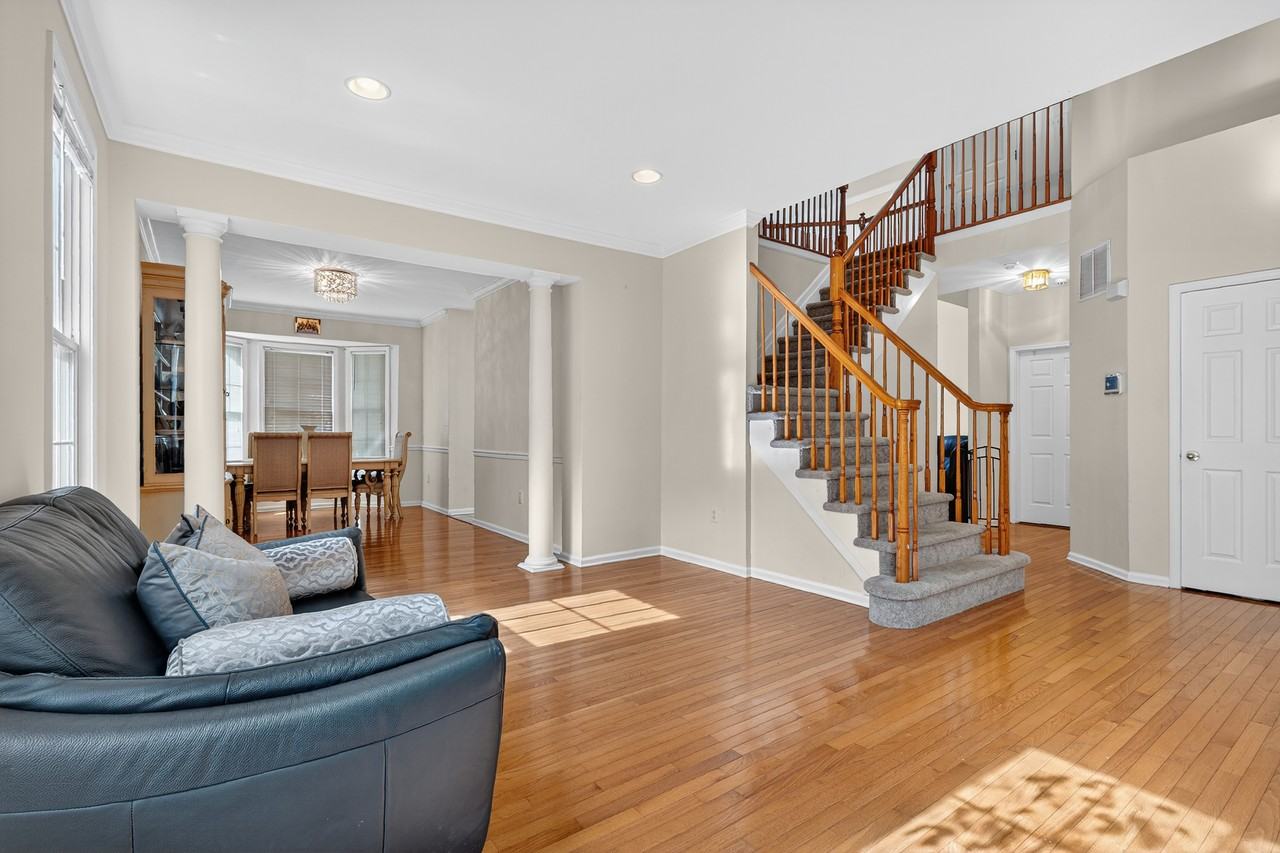 1 Palisades Rd - Photo 3 of 20