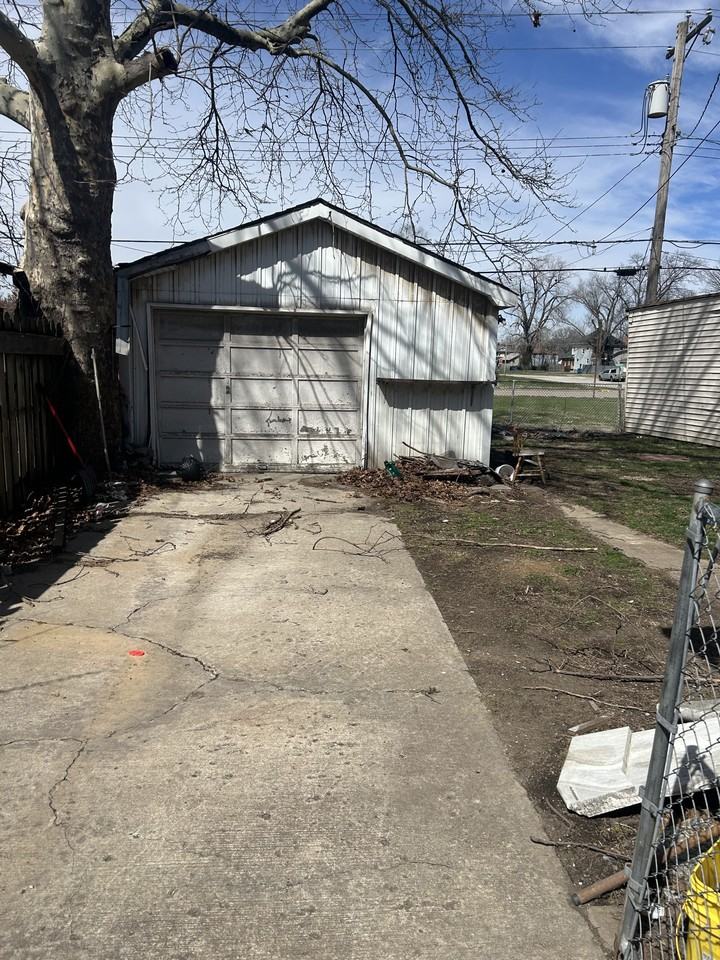 2345 Iowa St - Photo 5 of 20