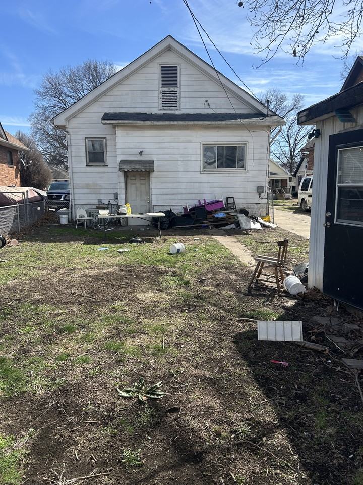 2345 Iowa St - Photo 6 of 20