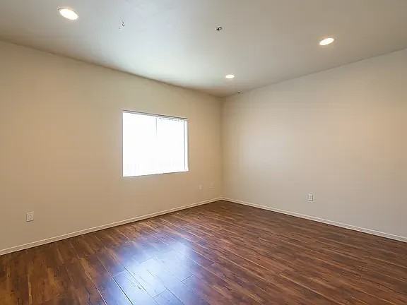 1536 1/2 W 11th Pl - Photo 7 of 16