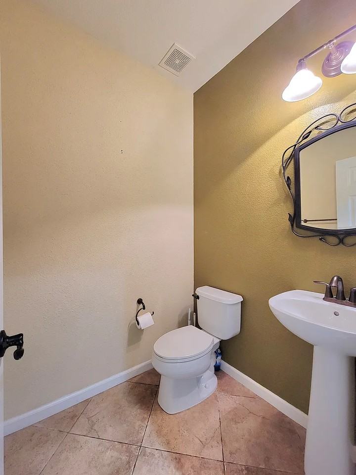 205 Barnhill Dr - Photo 5 of 20