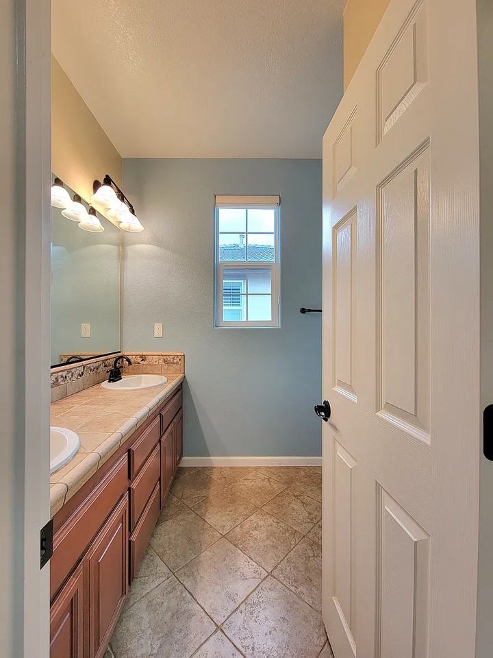 205 Barnhill Dr - Photo 7 of 20