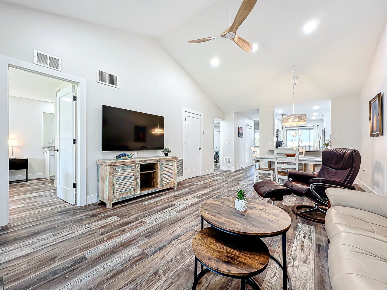 1407 Pine Lake Dr Bldg C - Photo 3 of 20