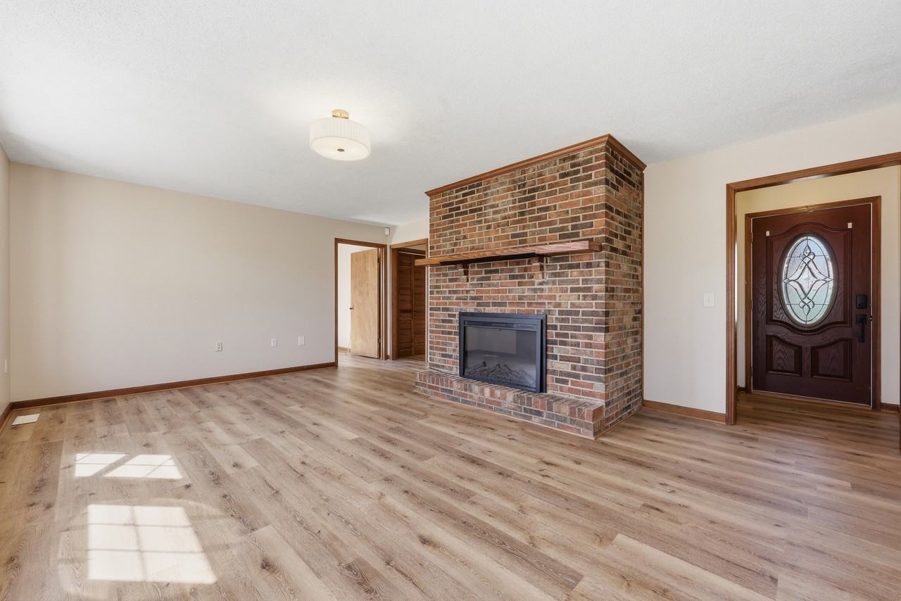 1325 Sun Valley Rd - Photo 6 of 20