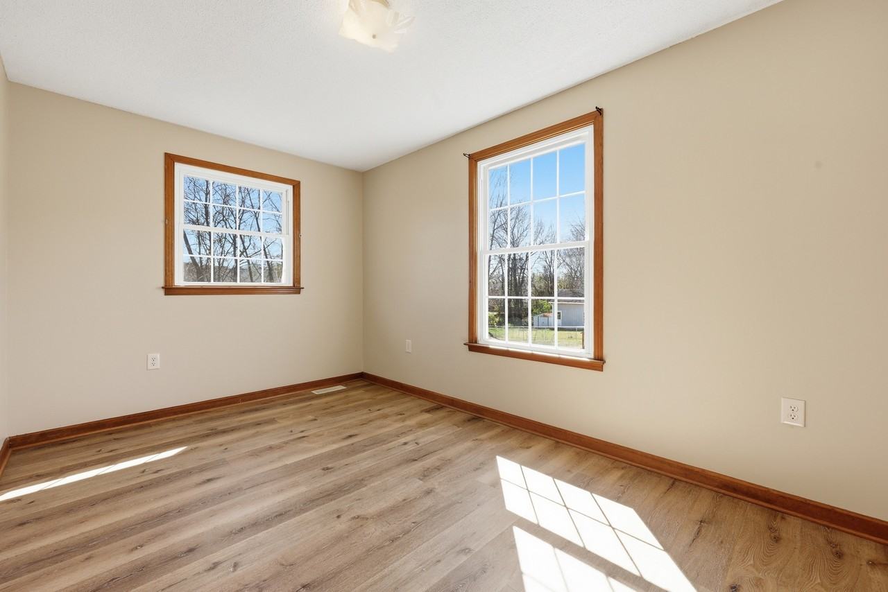 1325 Sun Valley Rd - Photo 7 of 20