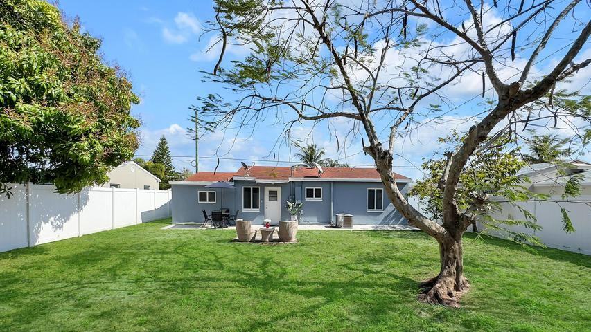 3331 Lake Ave - Photo 2 of 8