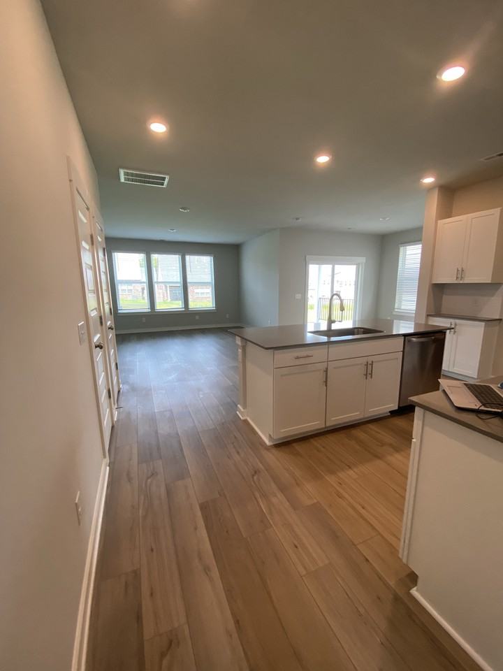 3115 Lamond Dr - Photo 3 of 18