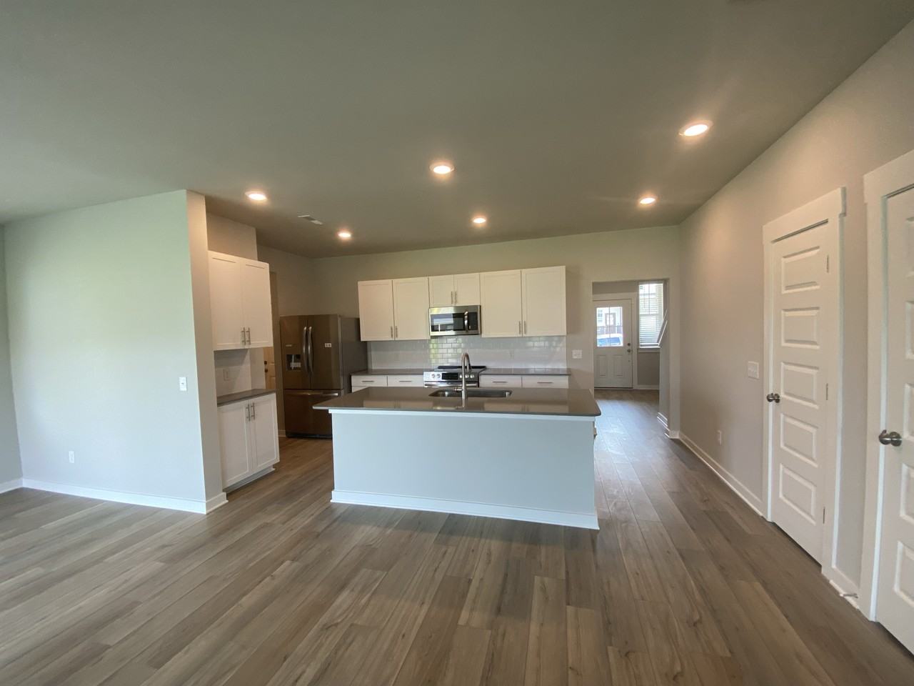 3115 Lamond Dr - Photo 5 of 18