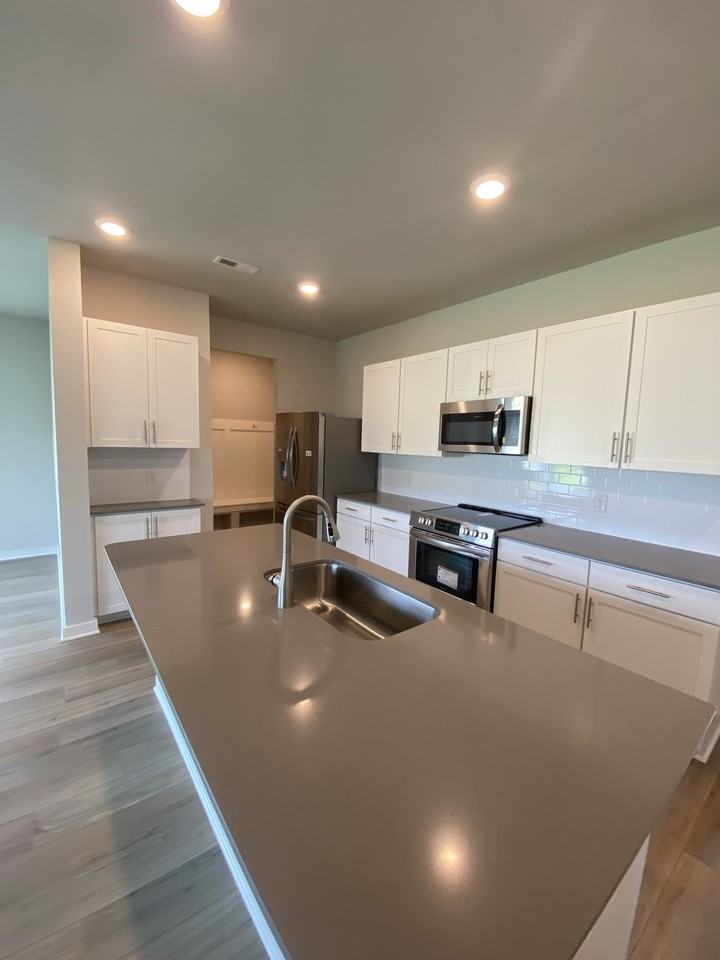 3115 Lamond Dr - Photo 6 of 18