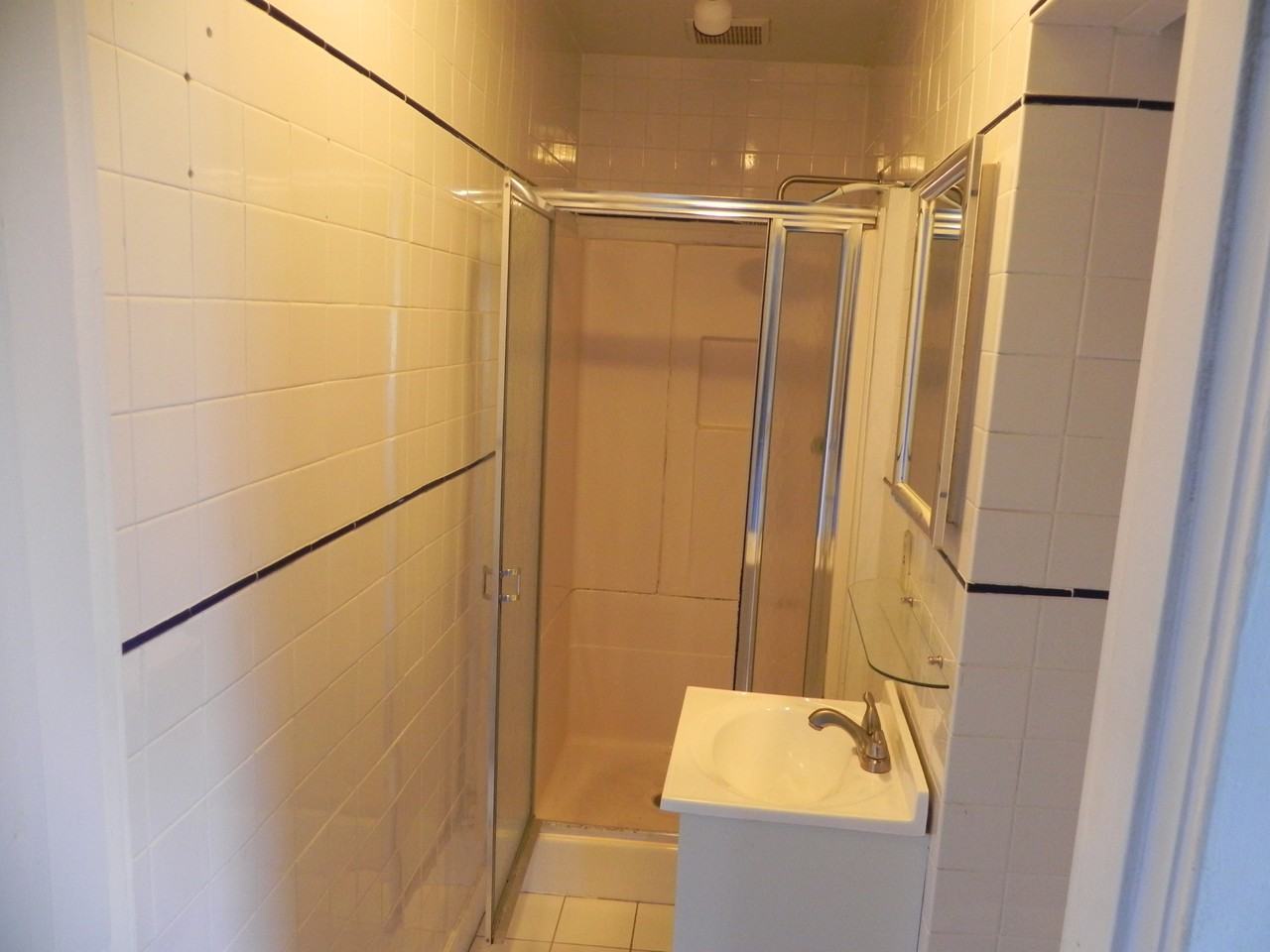 186 Grasmere Ave #3 - Photo 3 of 9