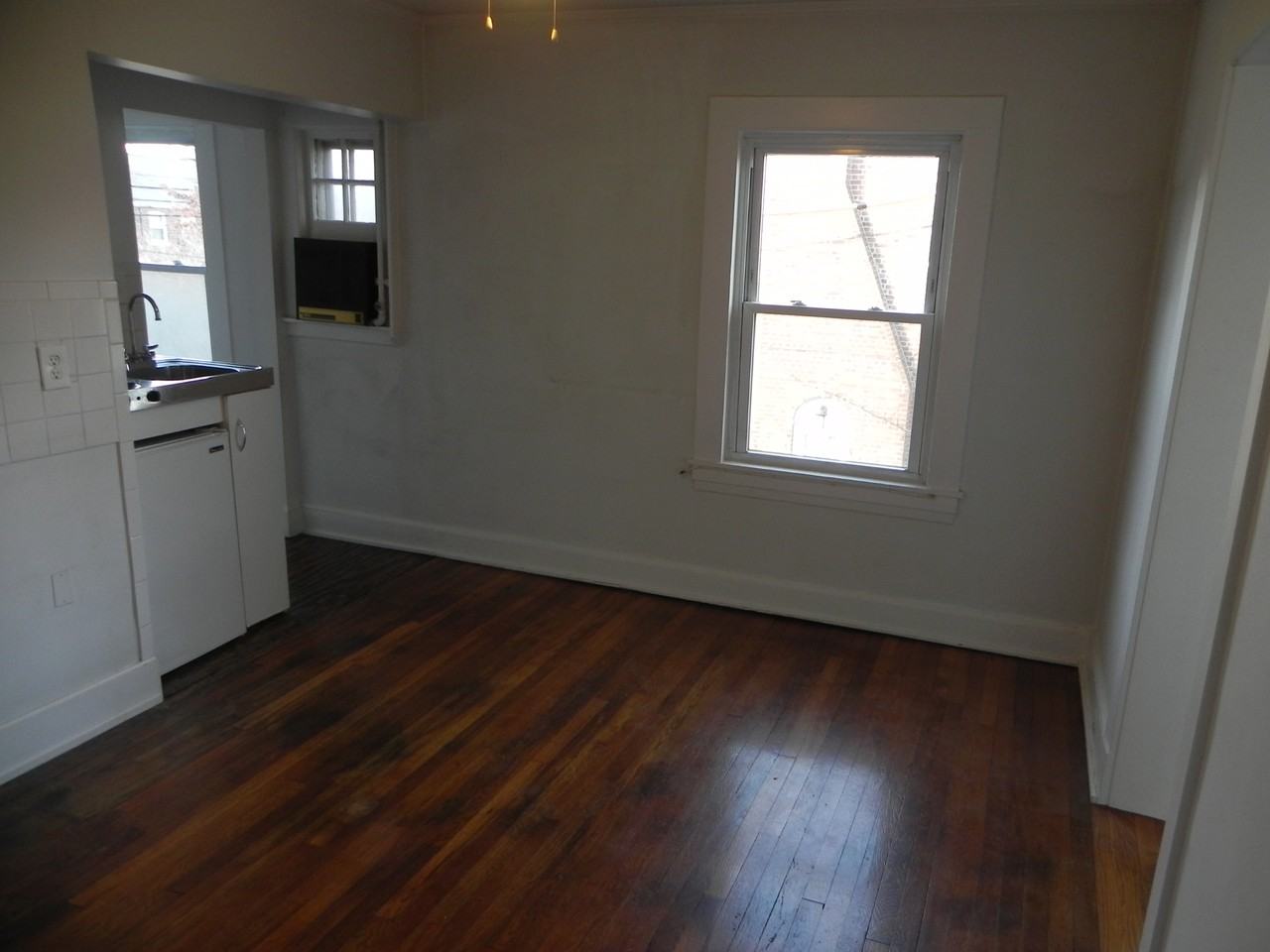 186 Grasmere Ave #3 - Photo 4 of 9