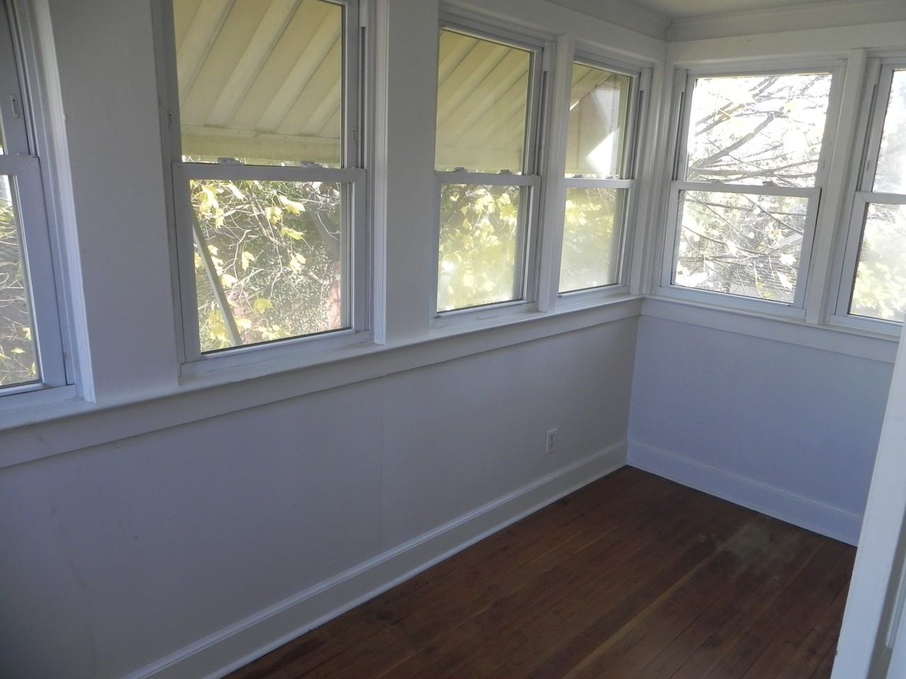 186 Grasmere Ave #3 - Photo 5 of 9