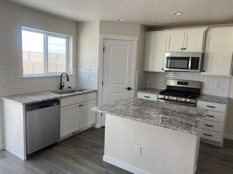 10114 Longtail Dr - Photo 2 of 17