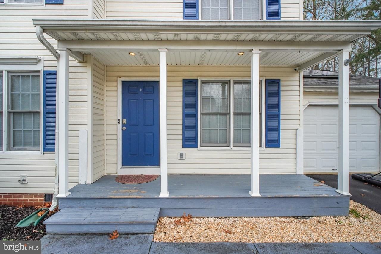 4410 Caven Ct N - Photo 2 of 30