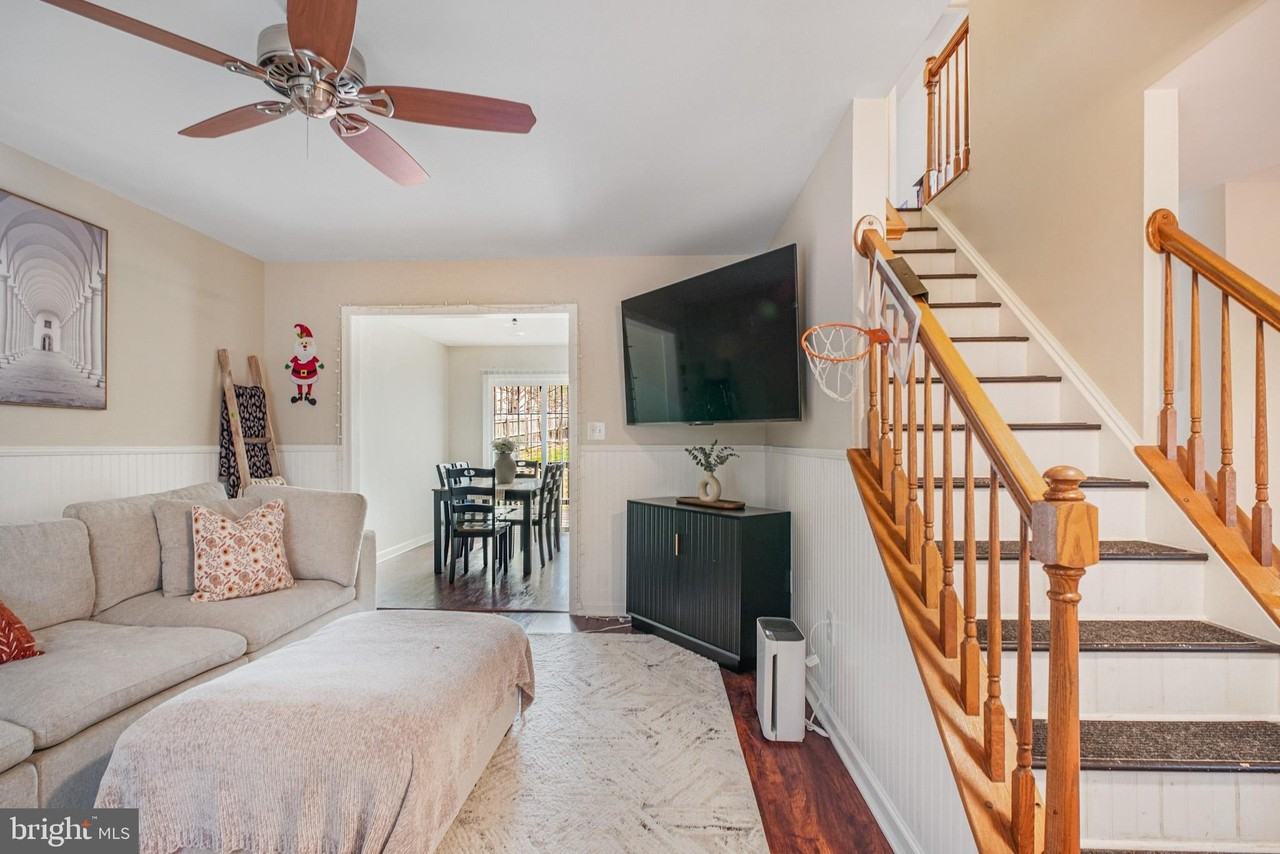 4410 Caven Ct N - Photo 3 of 30