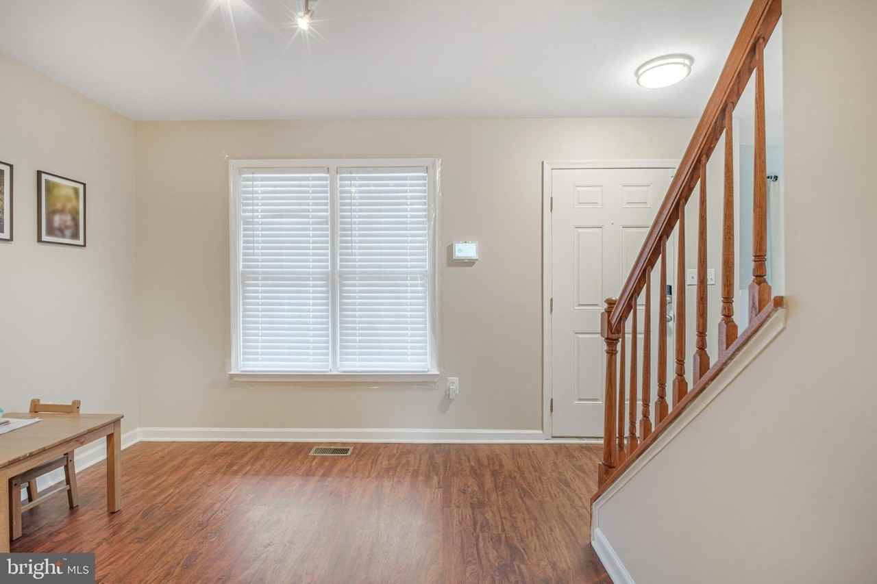 4410 Caven Ct N - Photo 5 of 30