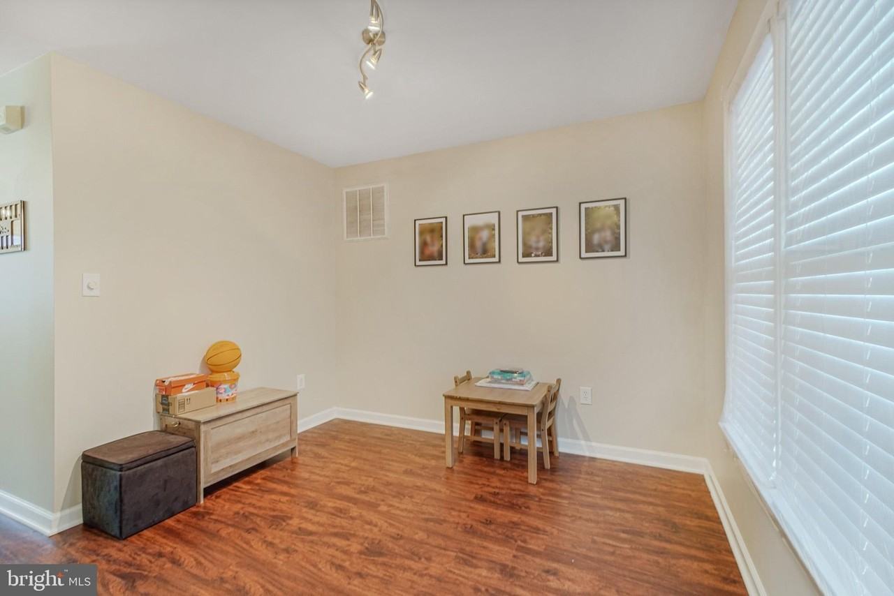 4410 Caven Ct N - Photo 6 of 30