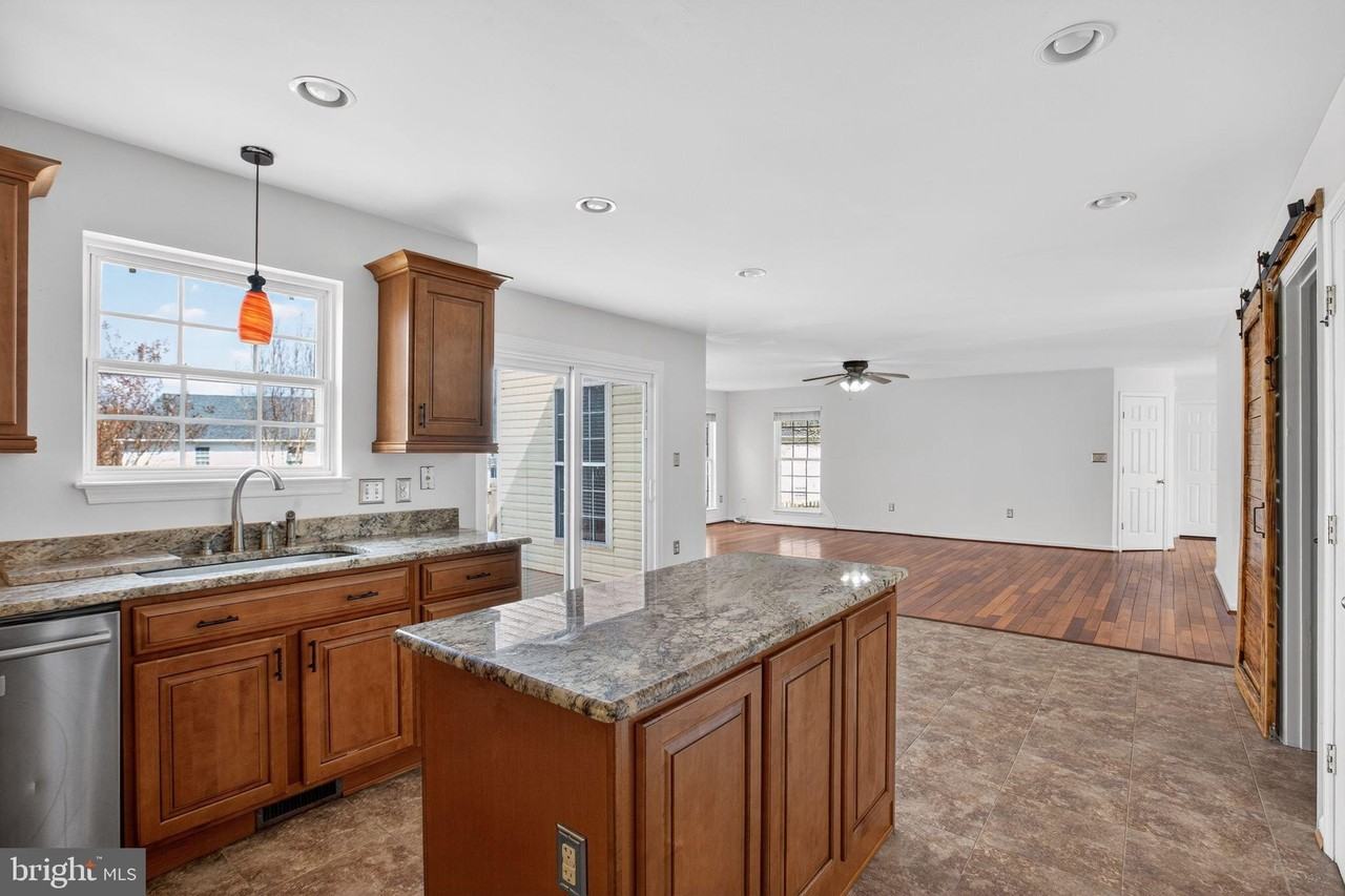 28 Basalt Dr - Photo 6 of 19