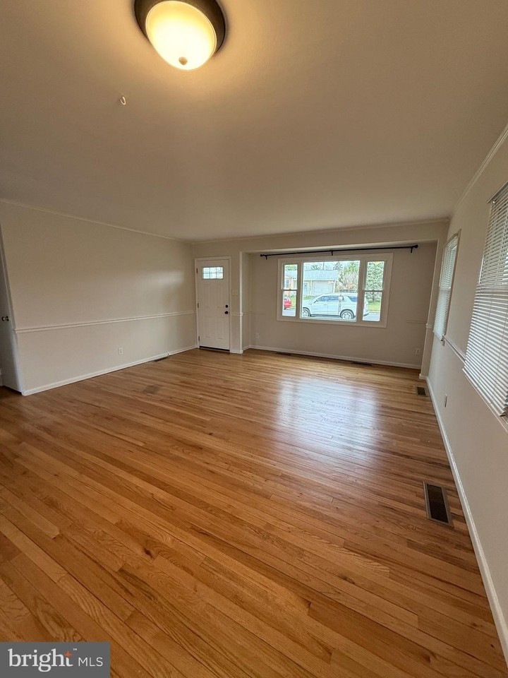 1118 Circle Dr - Photo 2 of 23