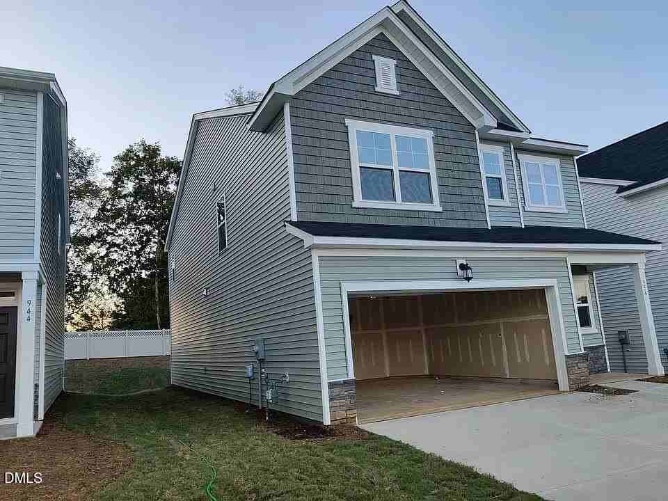 956 Maple Branch Cir - Photo 3 of 33