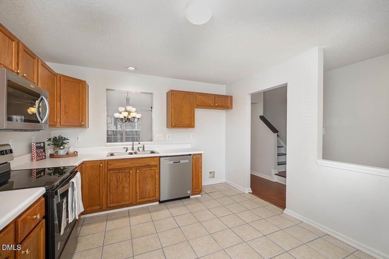 223 Virens Dr - Photo 3 of 9