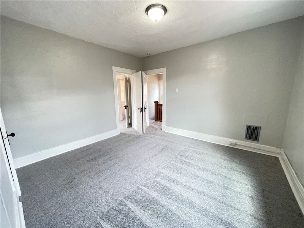 114 Merritt Ave - Photo 4 of 8