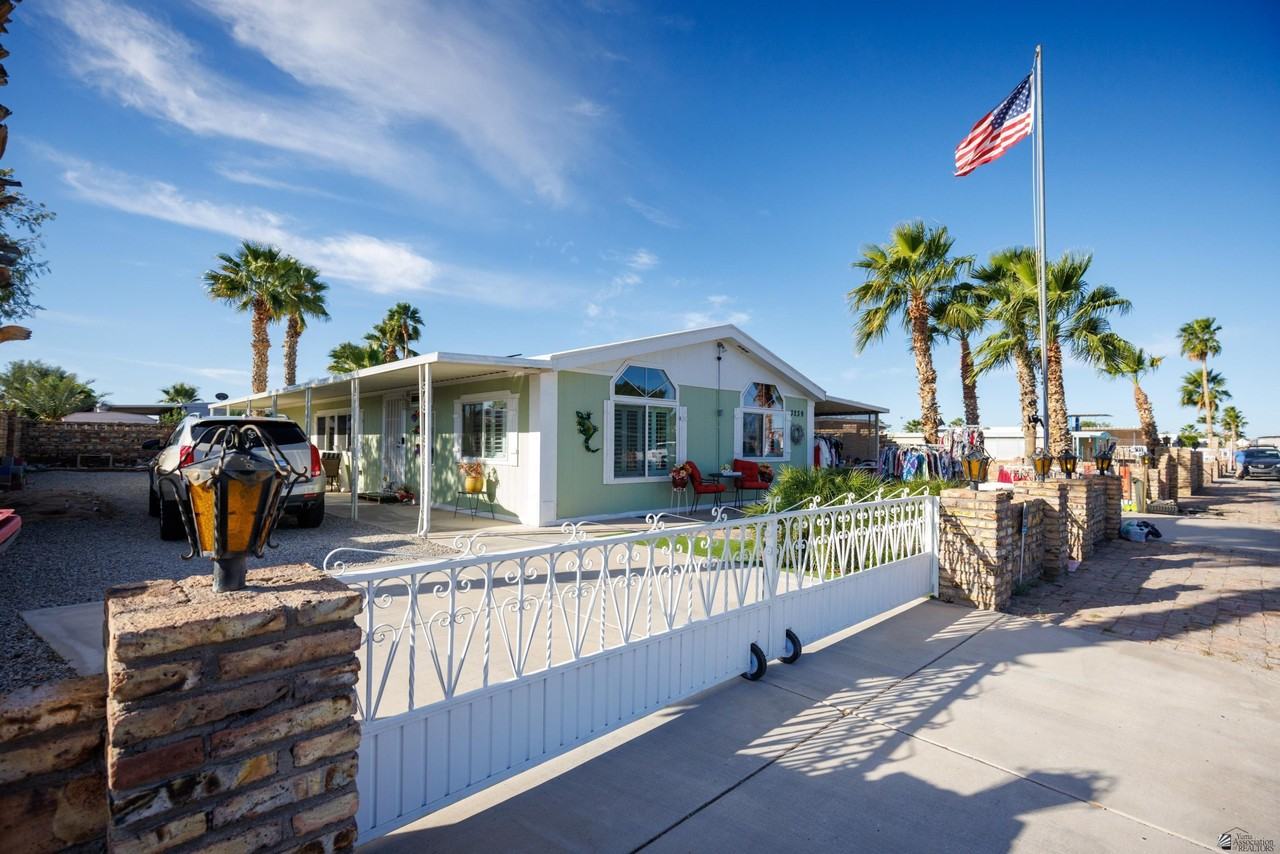 13239 E 49th Dr - Photo 3 of 28