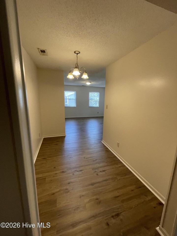 214 Cordell Cir - Photo 2 of 10