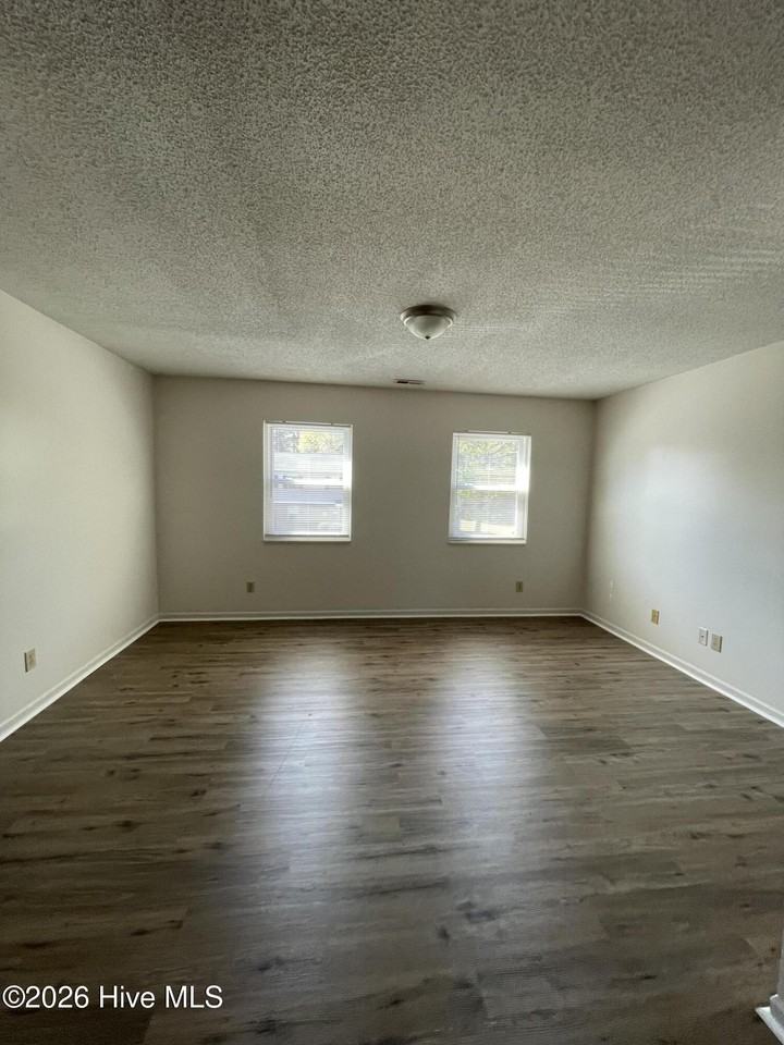 214 Cordell Cir - Photo 4 of 10