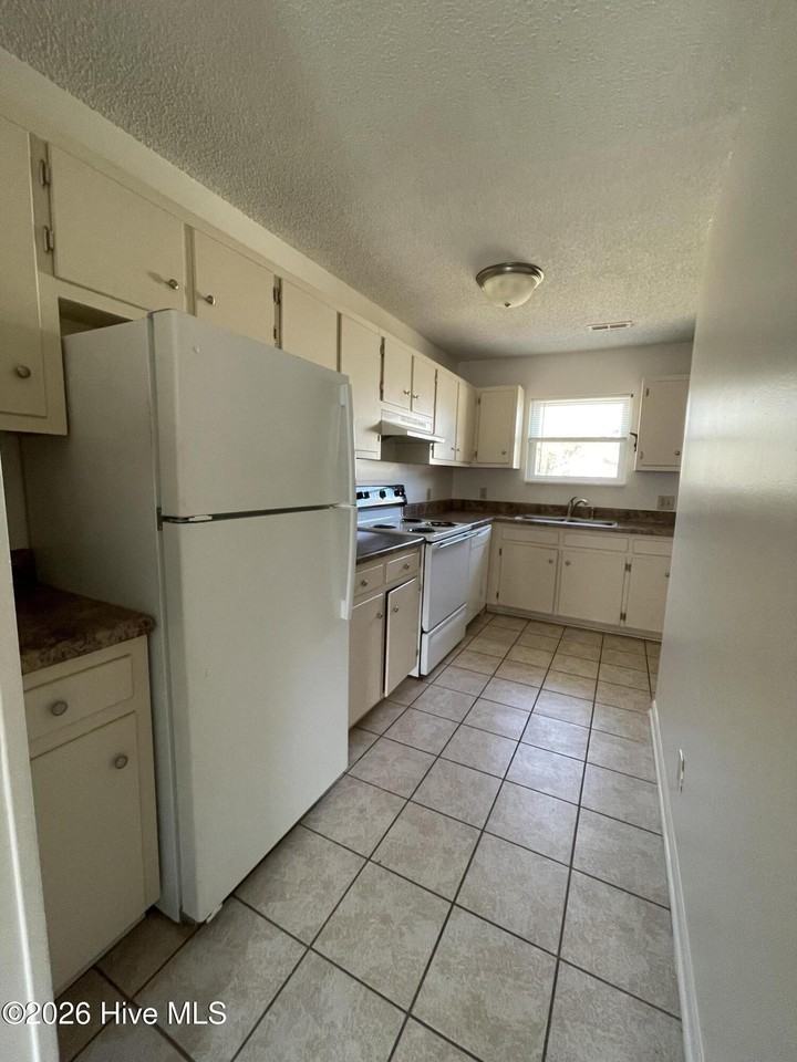 214 Cordell Cir - Photo 5 of 10