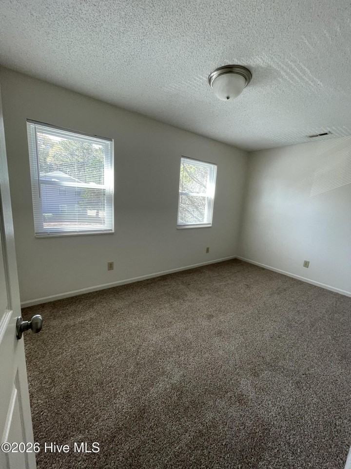 214 Cordell Cir - Photo 6 of 10