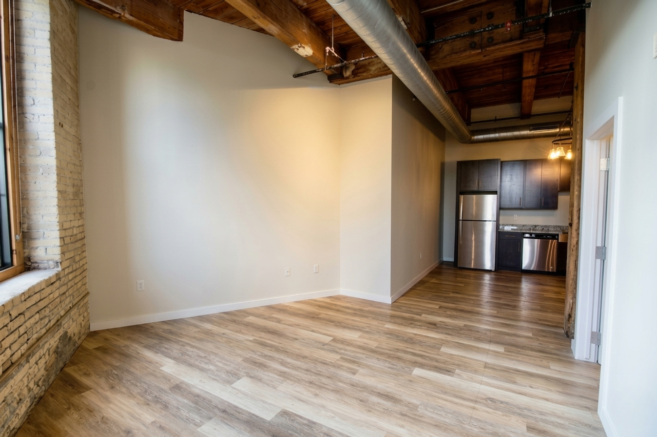 Docks Building - Photo 2 of 33