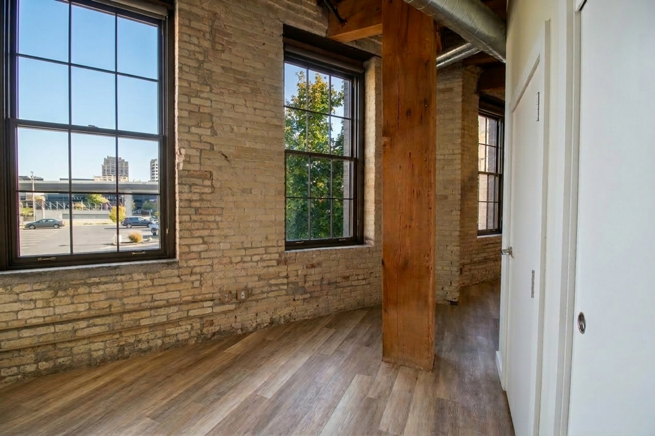 Docks Building - Photo 6 of 33