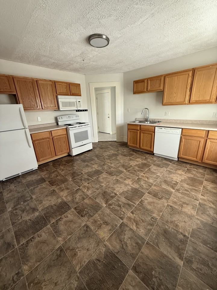 643 Hawthorne St Ne Unit 2 #NA - Photo 3 of 9