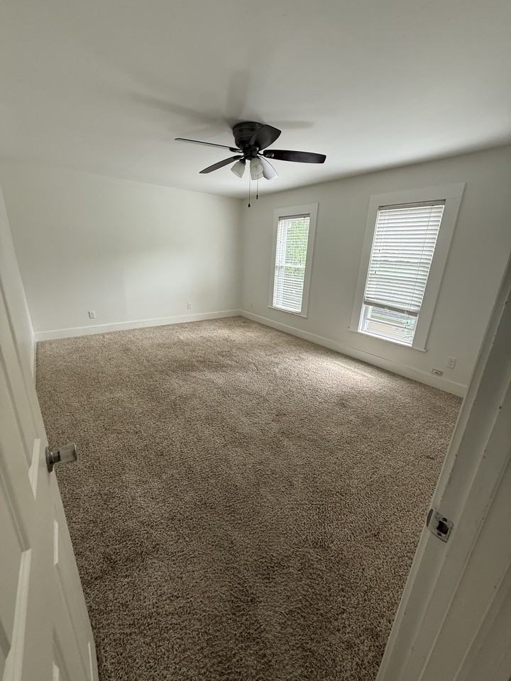 643 Hawthorne St Ne Unit 2 #NA - Photo 7 of 9