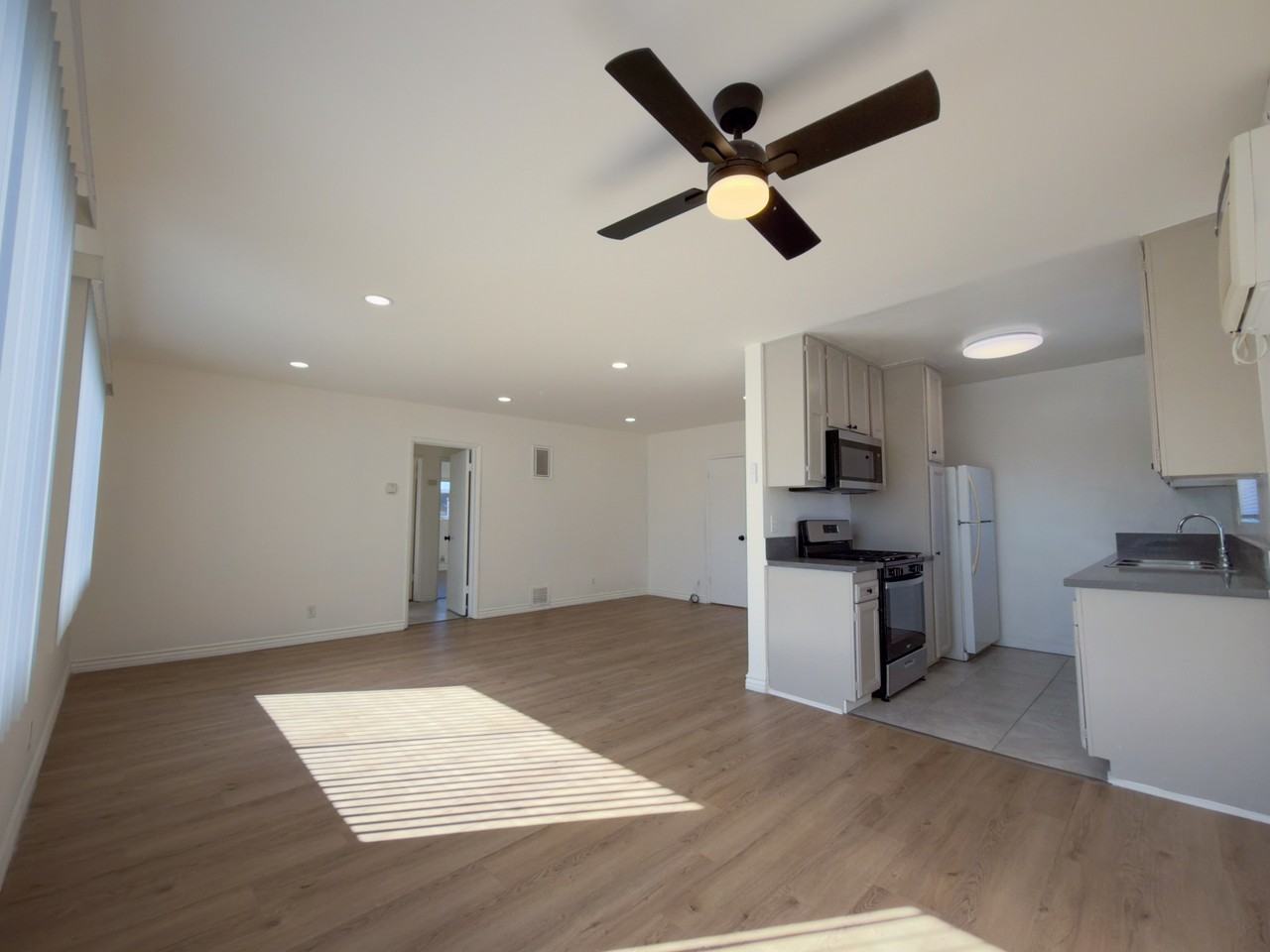 220 N Cedar St #F - Photo 3 of 21