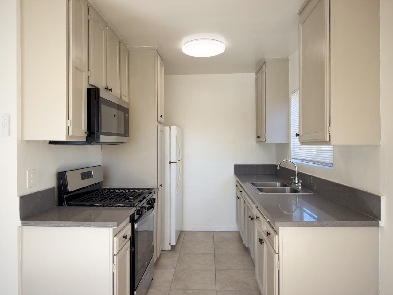 220 N Cedar St #F - Photo 6 of 21