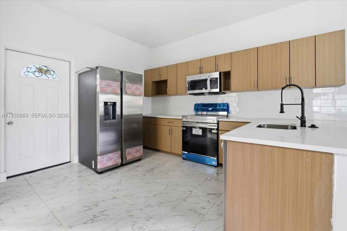 1126 Nw 28th St #NA - Photo 3 of 15