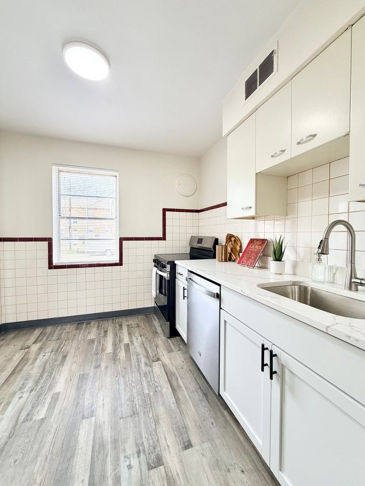 7176 Jamieson Ave #1E - Photo 3 of 8