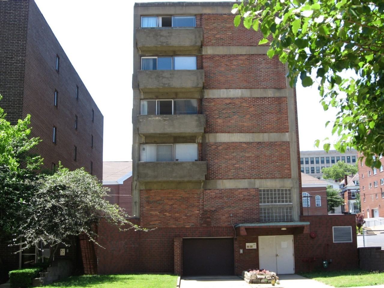 233 N Craig St #401 - Photo 2 of 16