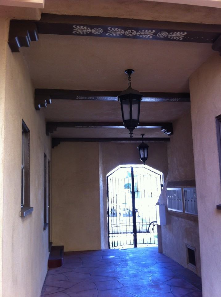 774 Redondo Ave #9 - Photo 2 of 6