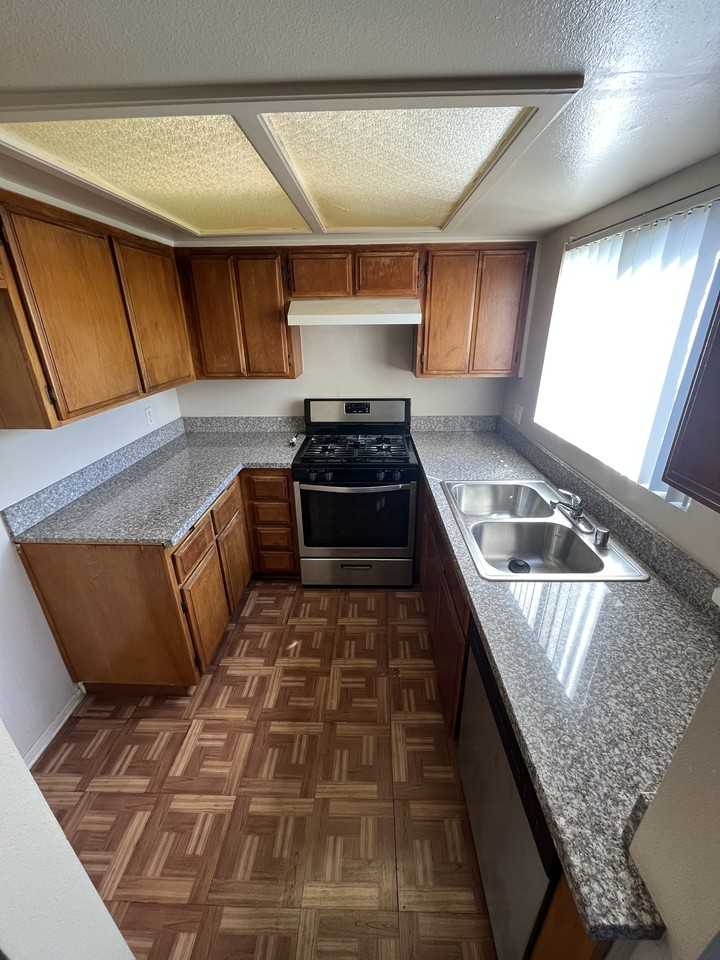 615 Raleigh St #103 - Photo 5 of 15