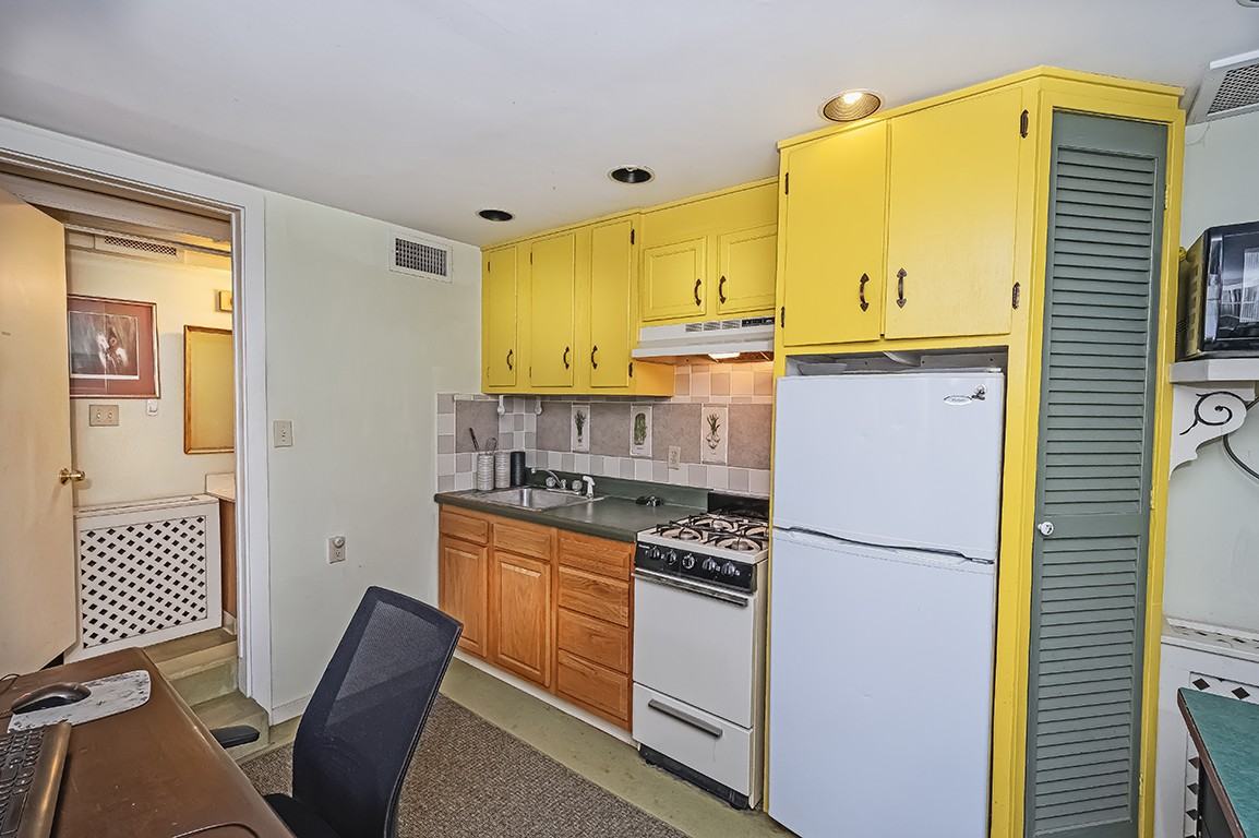 900 Bingham St - Photo 3 of 9