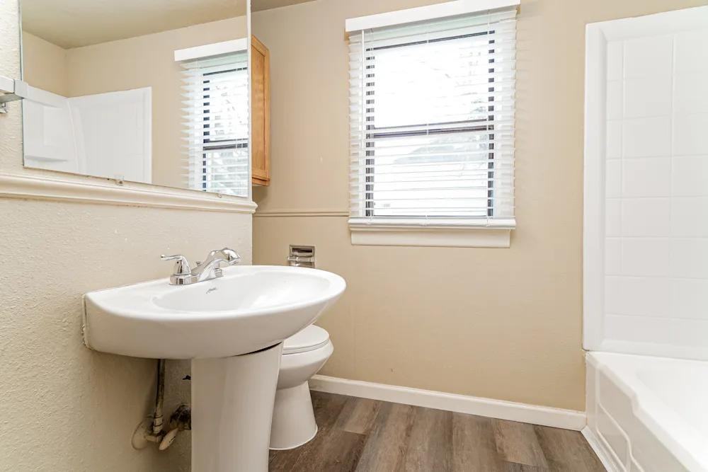 2515 Locust Ave W #NA - Photo 4 of 6