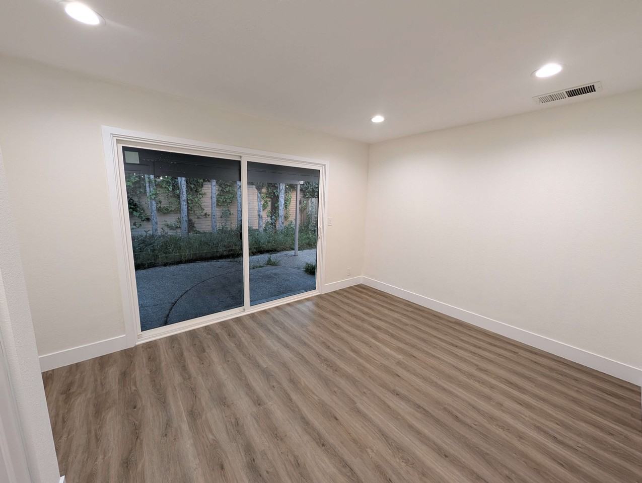 633 Easton Dr #NA - Photo 5 of 16