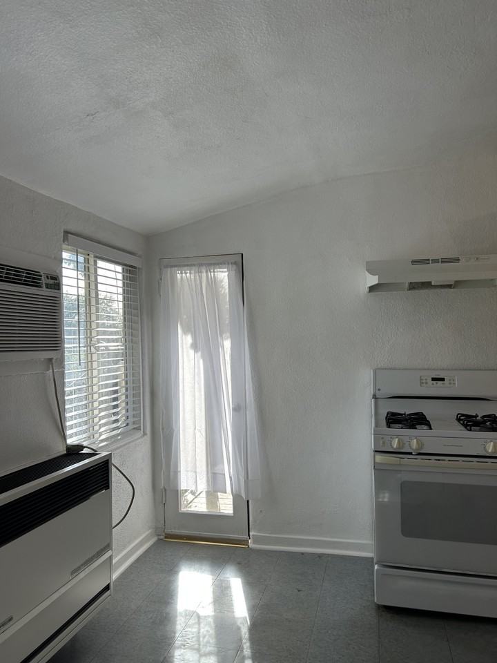 33141 Case St #C - Photo 4 of 14