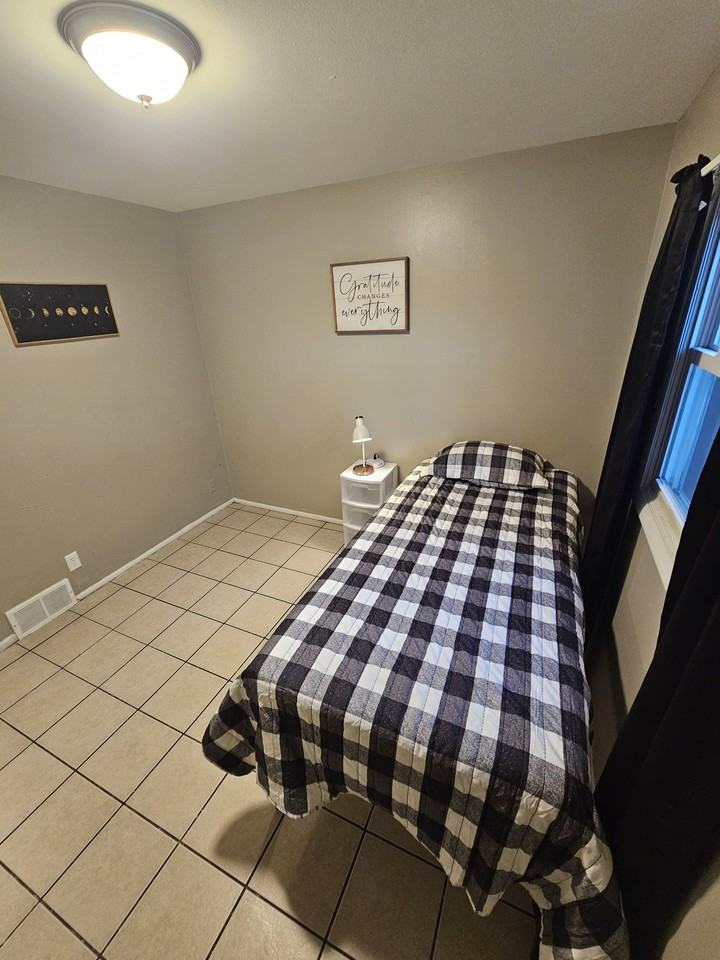 4944 N 47th St #BDR1 - Photo 7 of 11