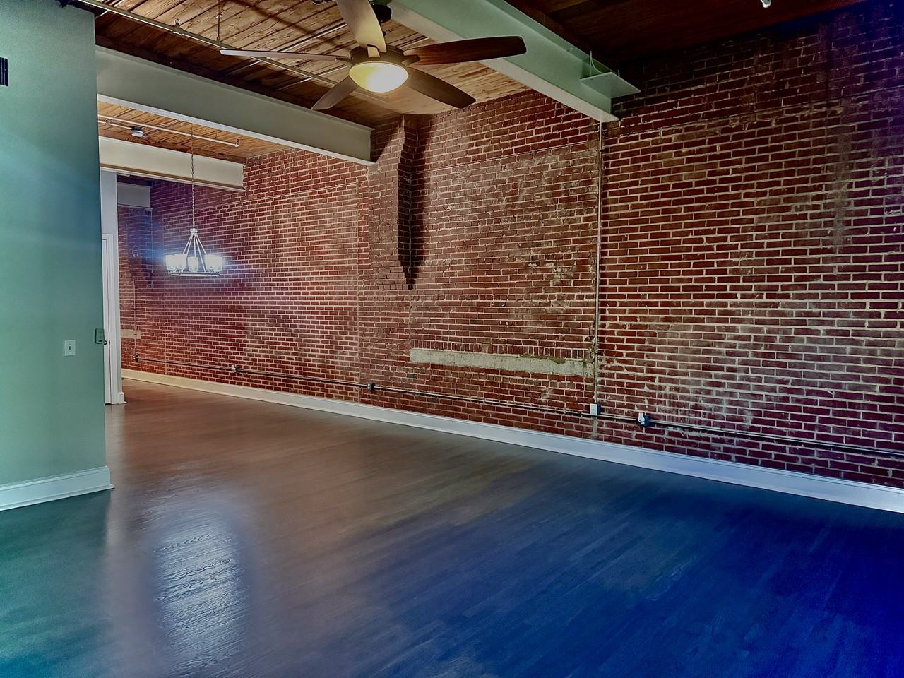 310 Arlington Ave #211